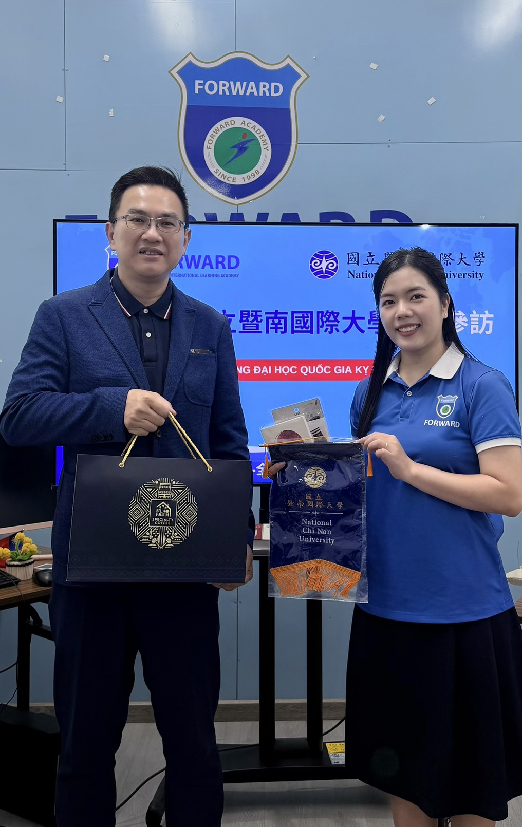 Đại diện Trường Đại học Quốc Lập Kỵ Nam đến thăm và giao lưu cùng học viên Forward